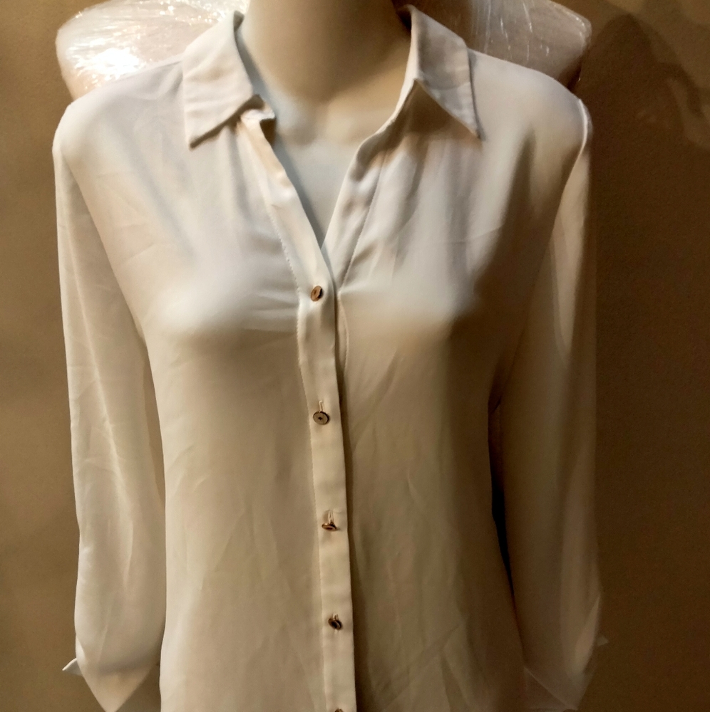 Love Tree Ivory Zip Back and Button Front Long Sleeve Collar Top Medium..  Pre-o